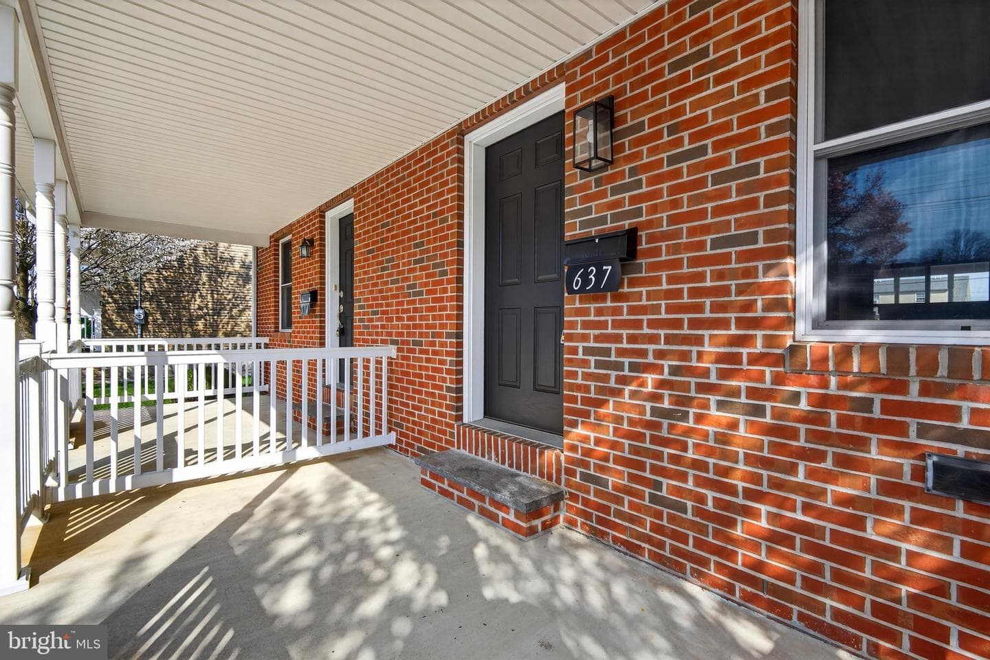 637 E Fulton Street photo 3