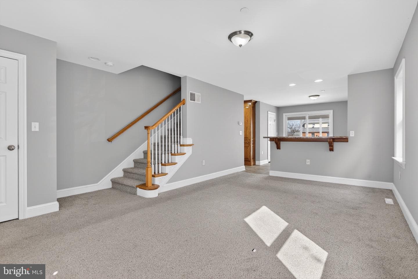 637 E Fulton Street photo 6