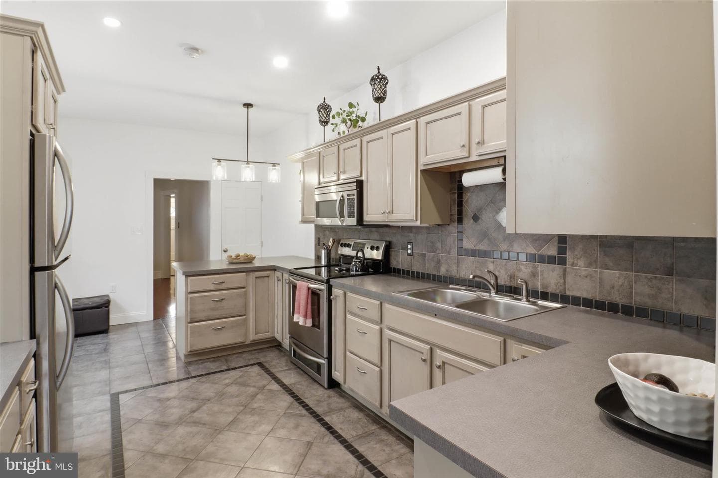 418 E Ross Street photo 19