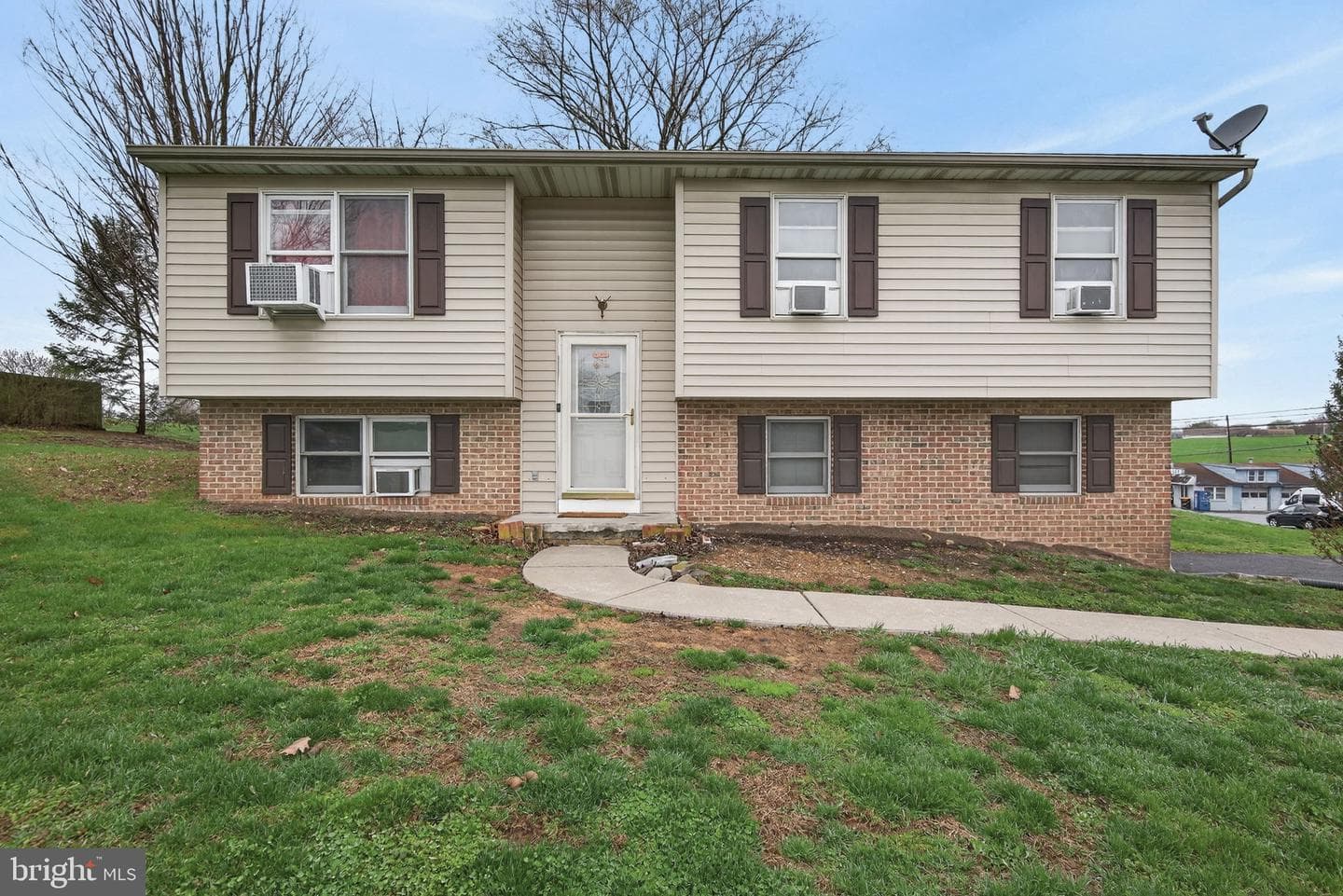 1390 Carole Lane photo 3