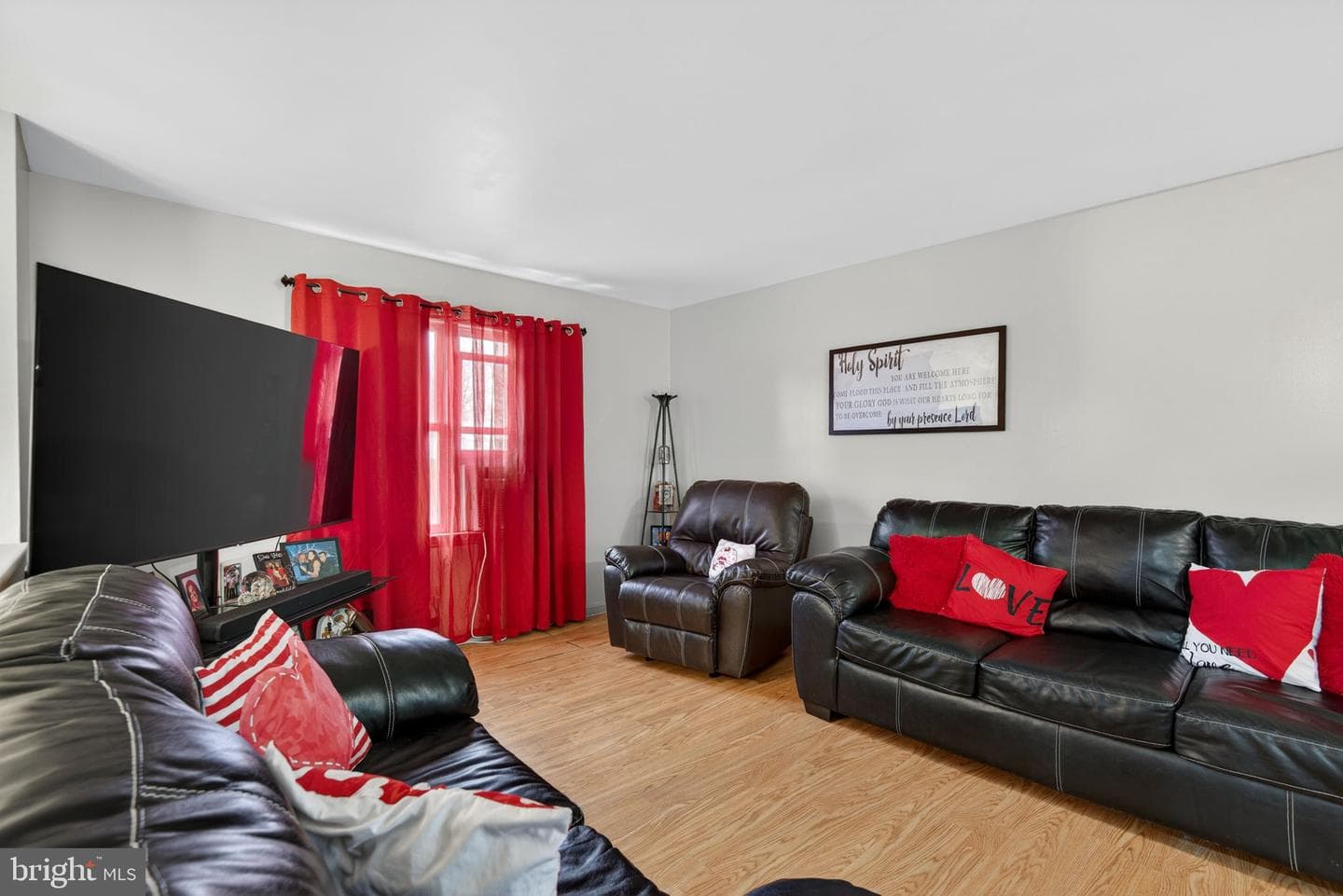 1390 Carole Lane photo 4