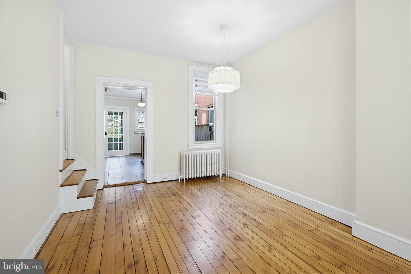 211 E Chestnut Street photo 10