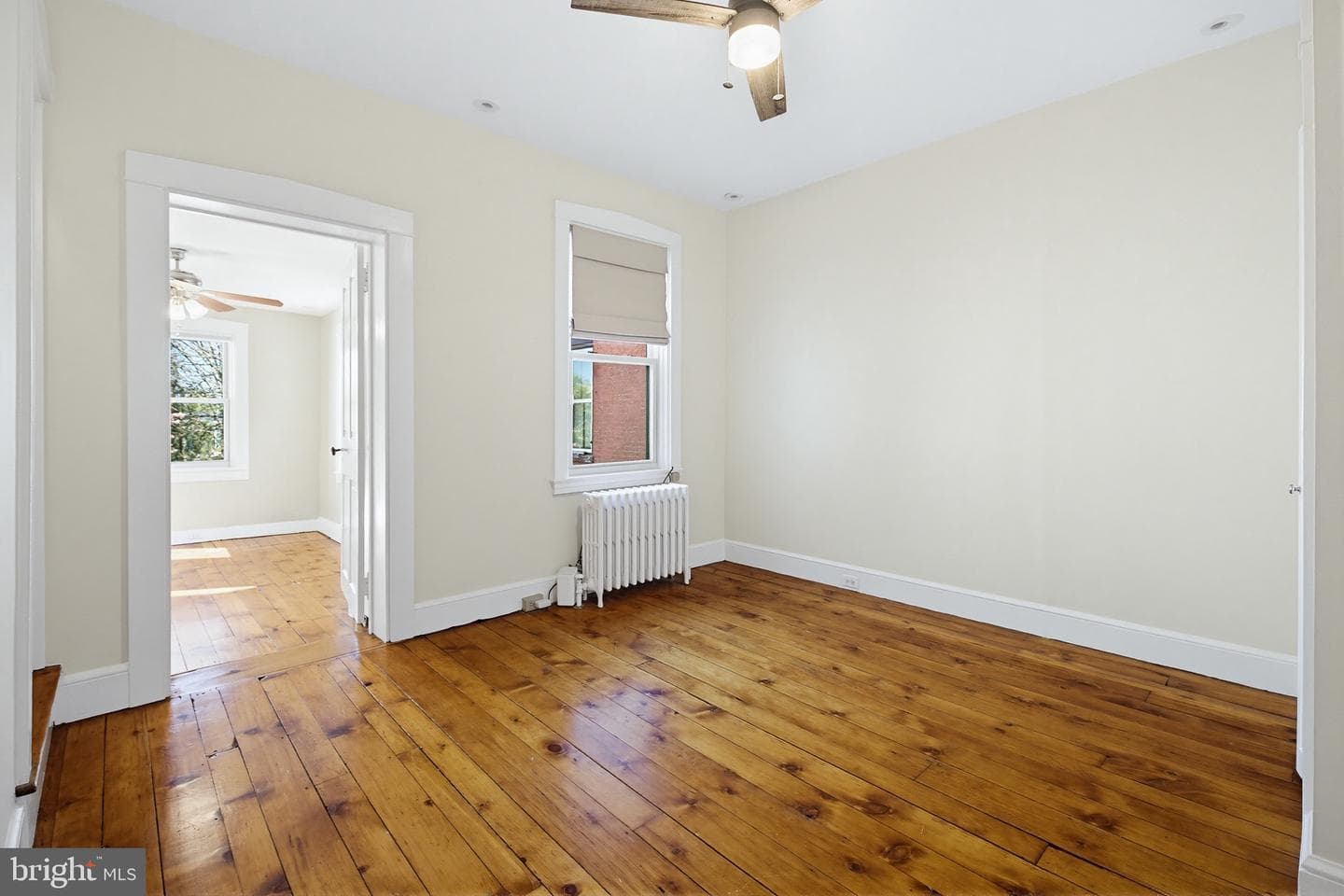 211 E Chestnut Street photo 20