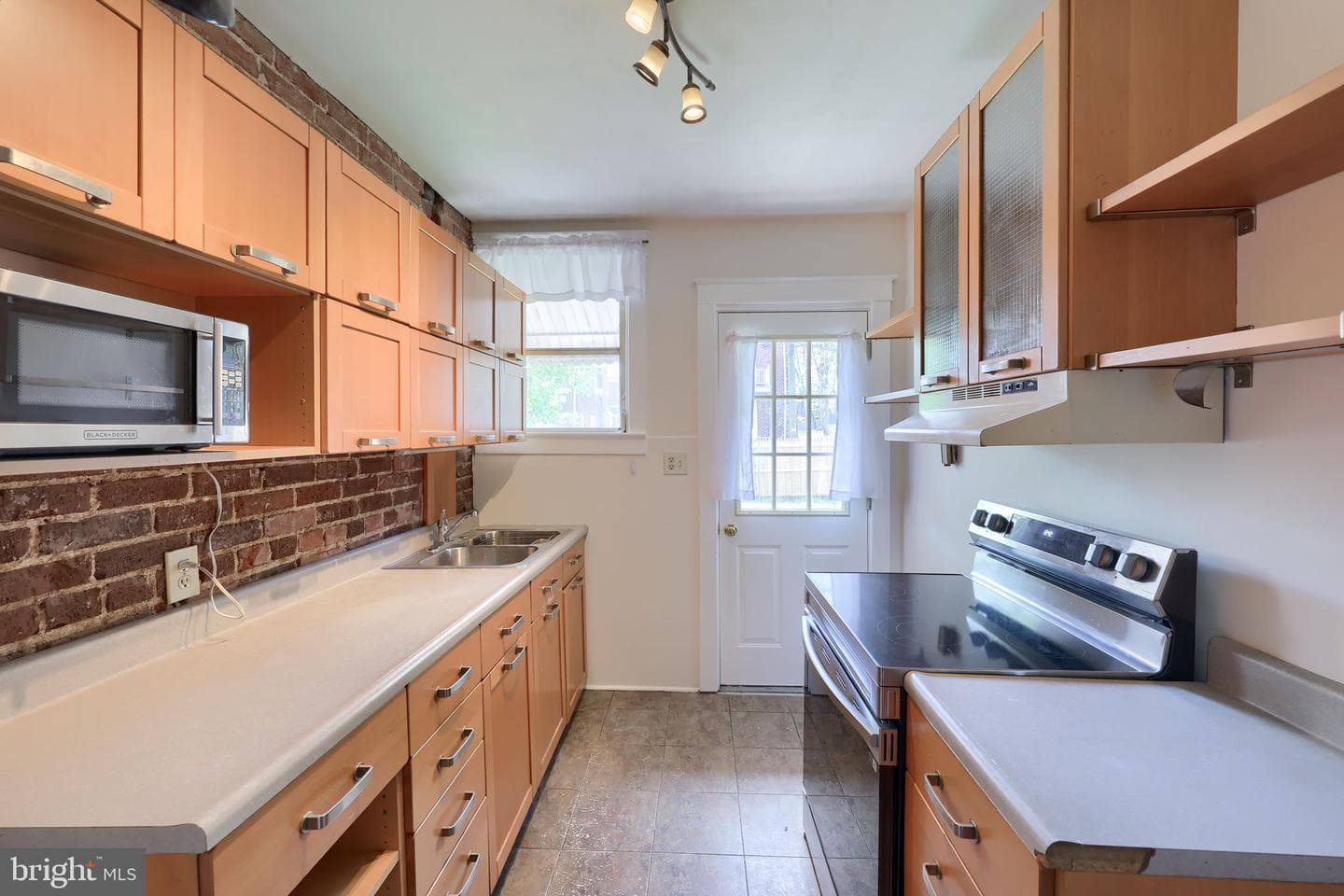 836 3rd Street photo 13