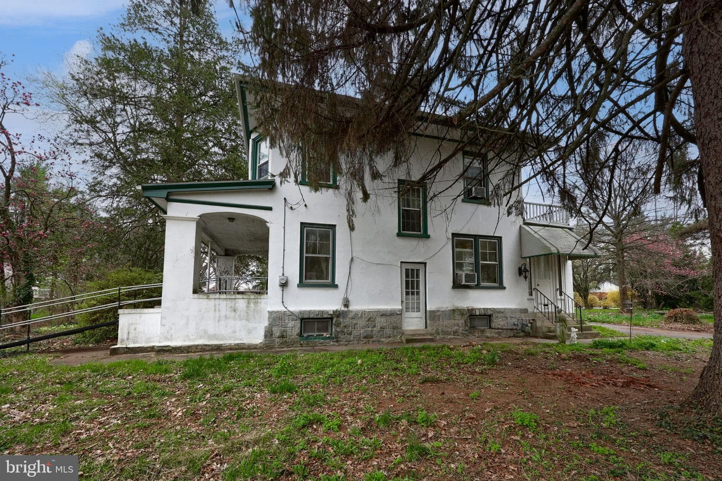218 Pleasure Road photo 2