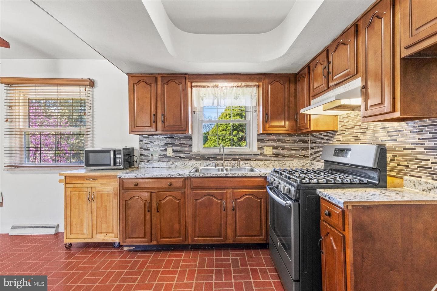 556 Abbeyville Road photo 9