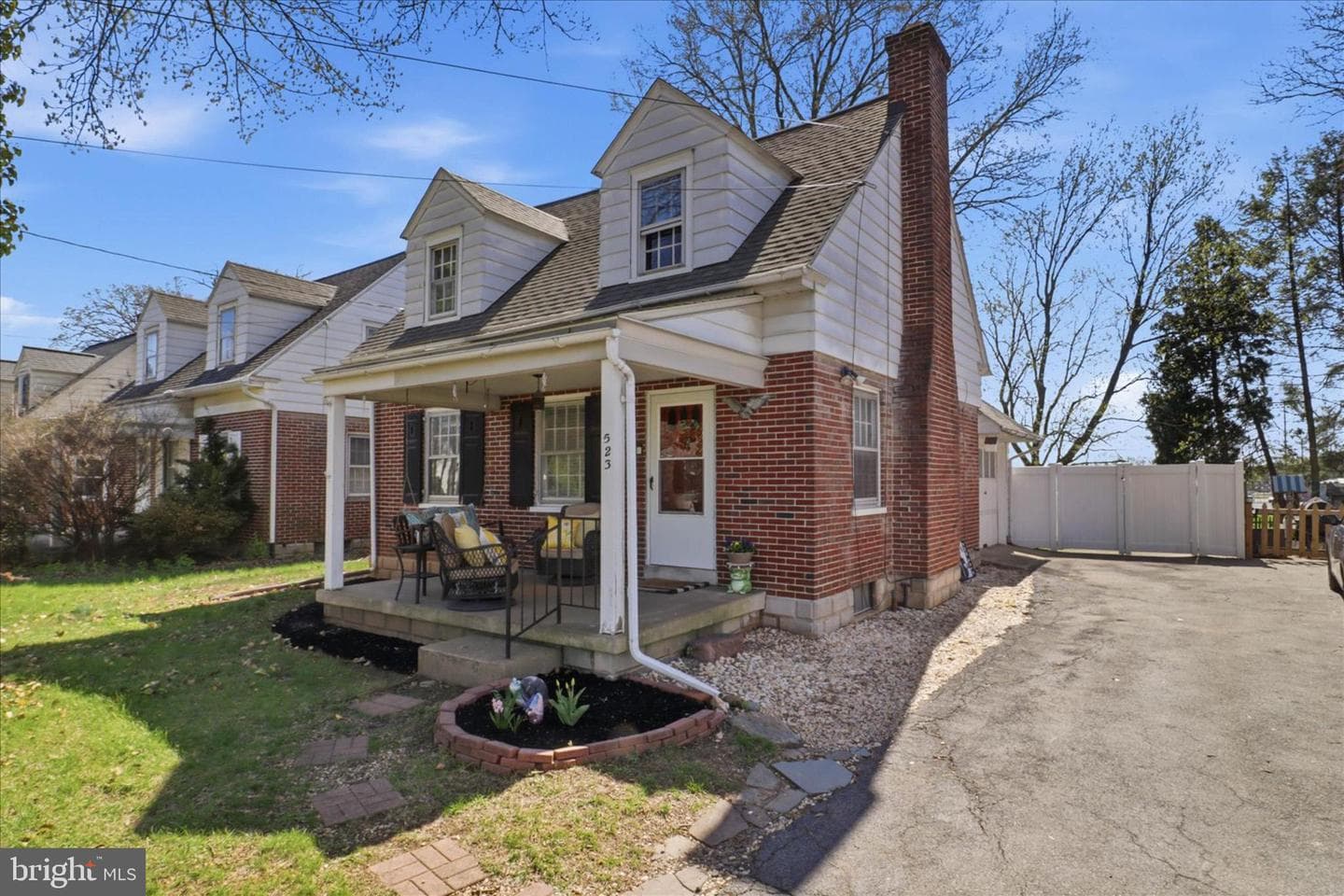 523 Pleasure Road photo 2