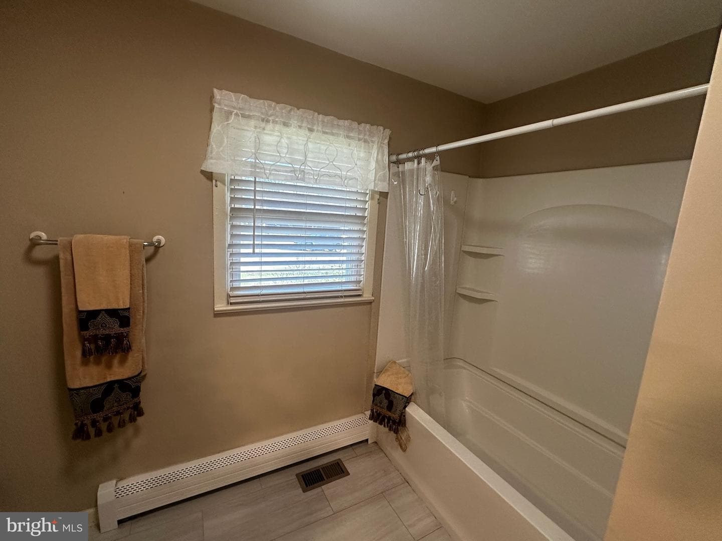 415 E Willow Street photo 20