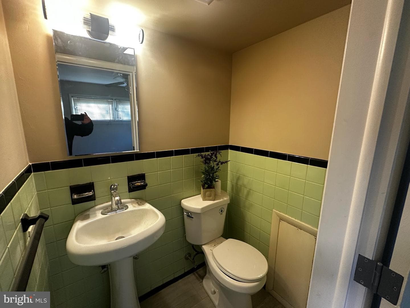 415 E Willow Street photo 23