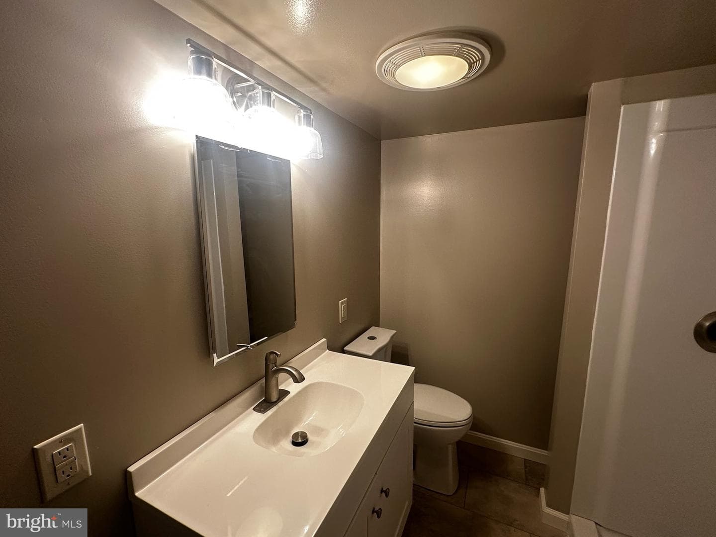 415 E Willow Street photo 37