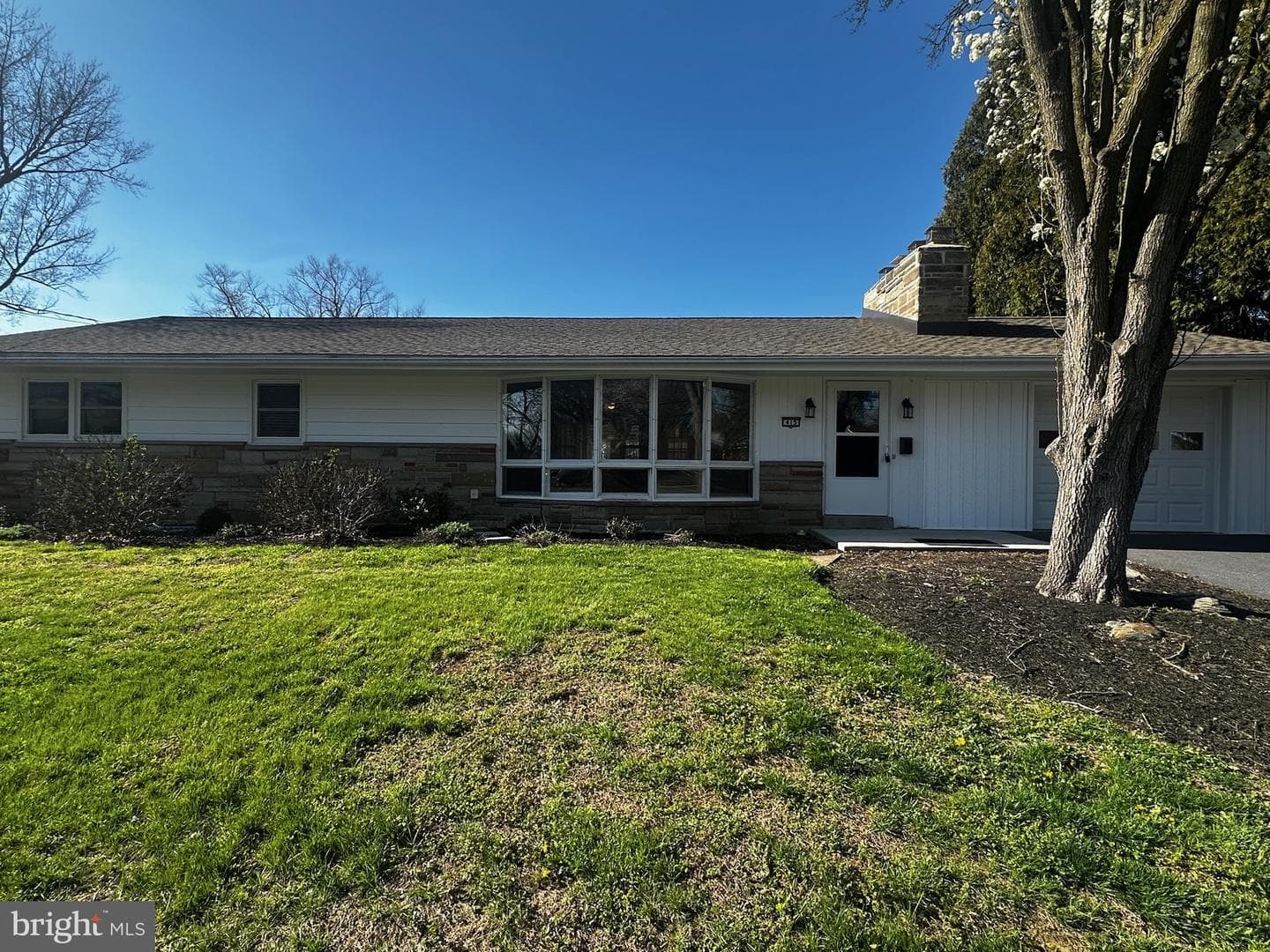 415 E Willow Street photo 4