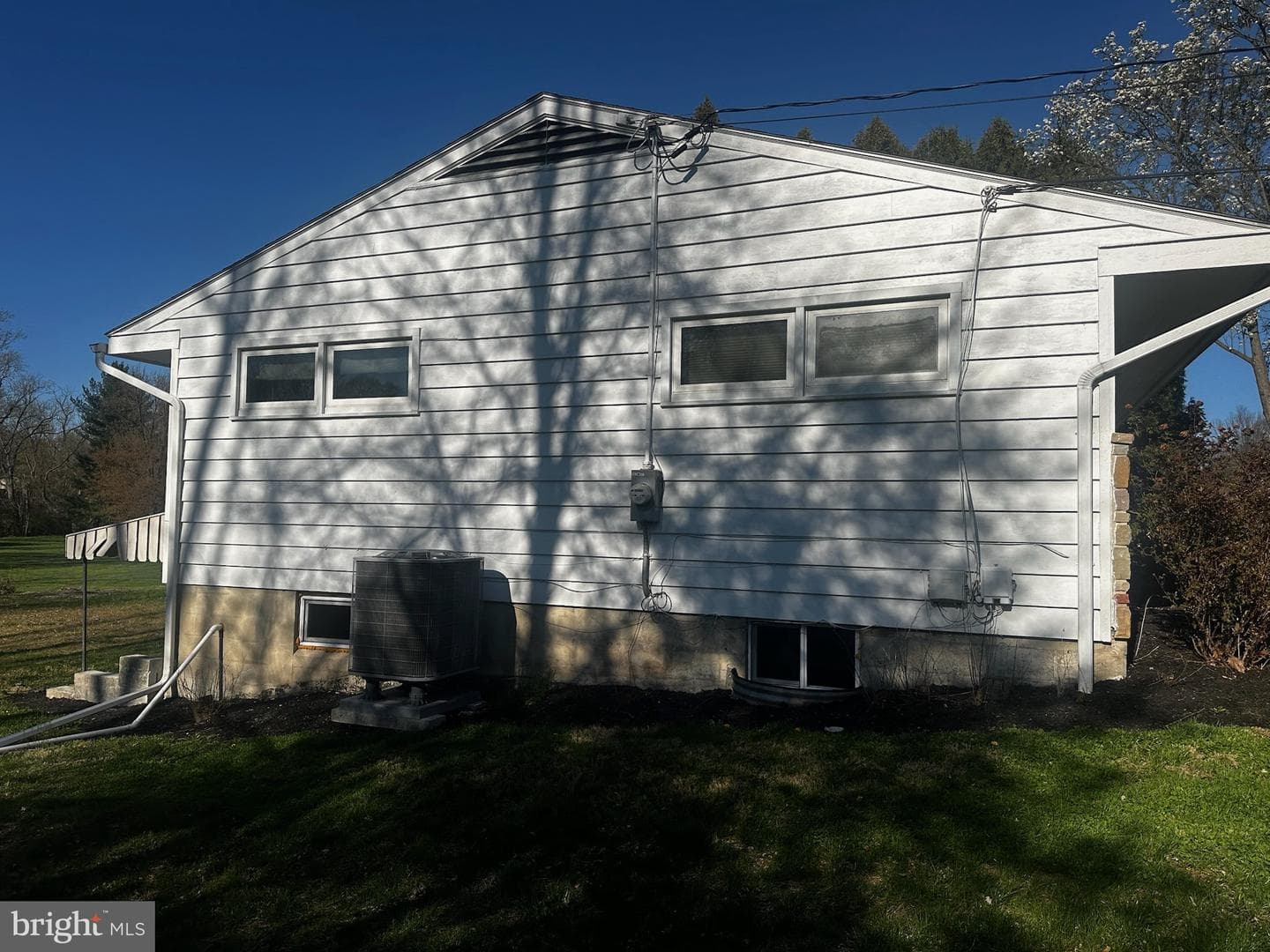 415 E Willow Street photo 5