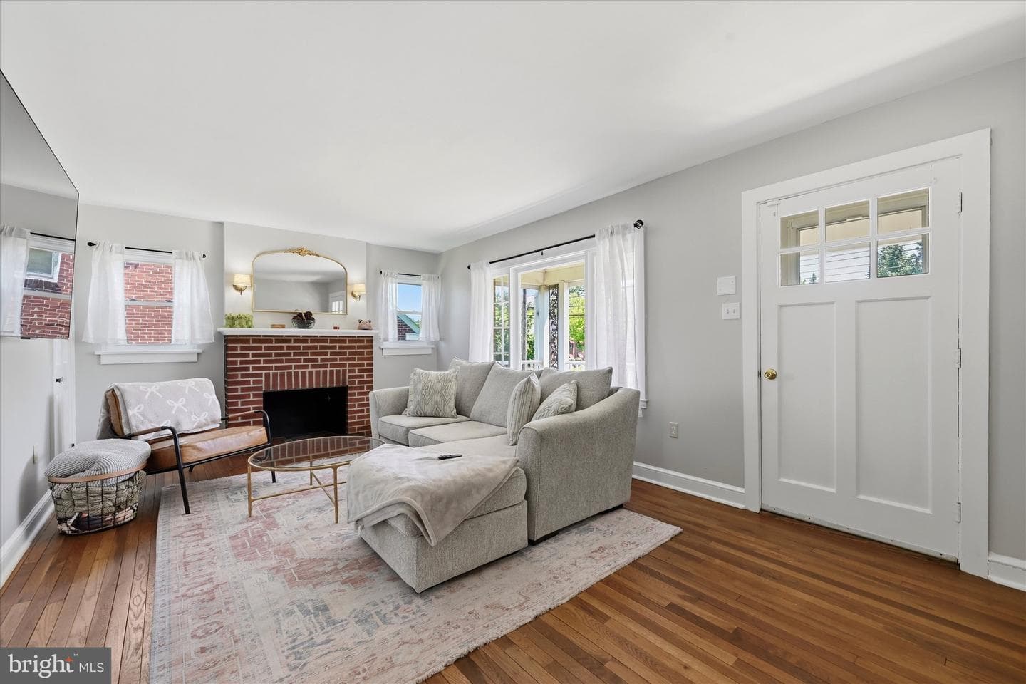 1315 E King Street photo 2