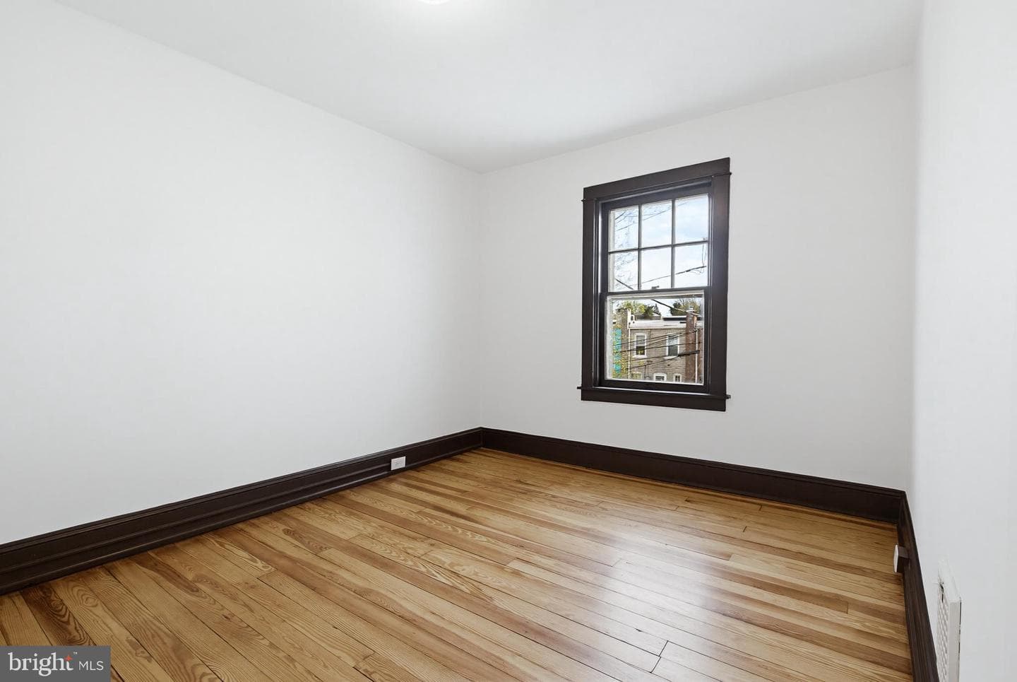 636 3rd St photo 24