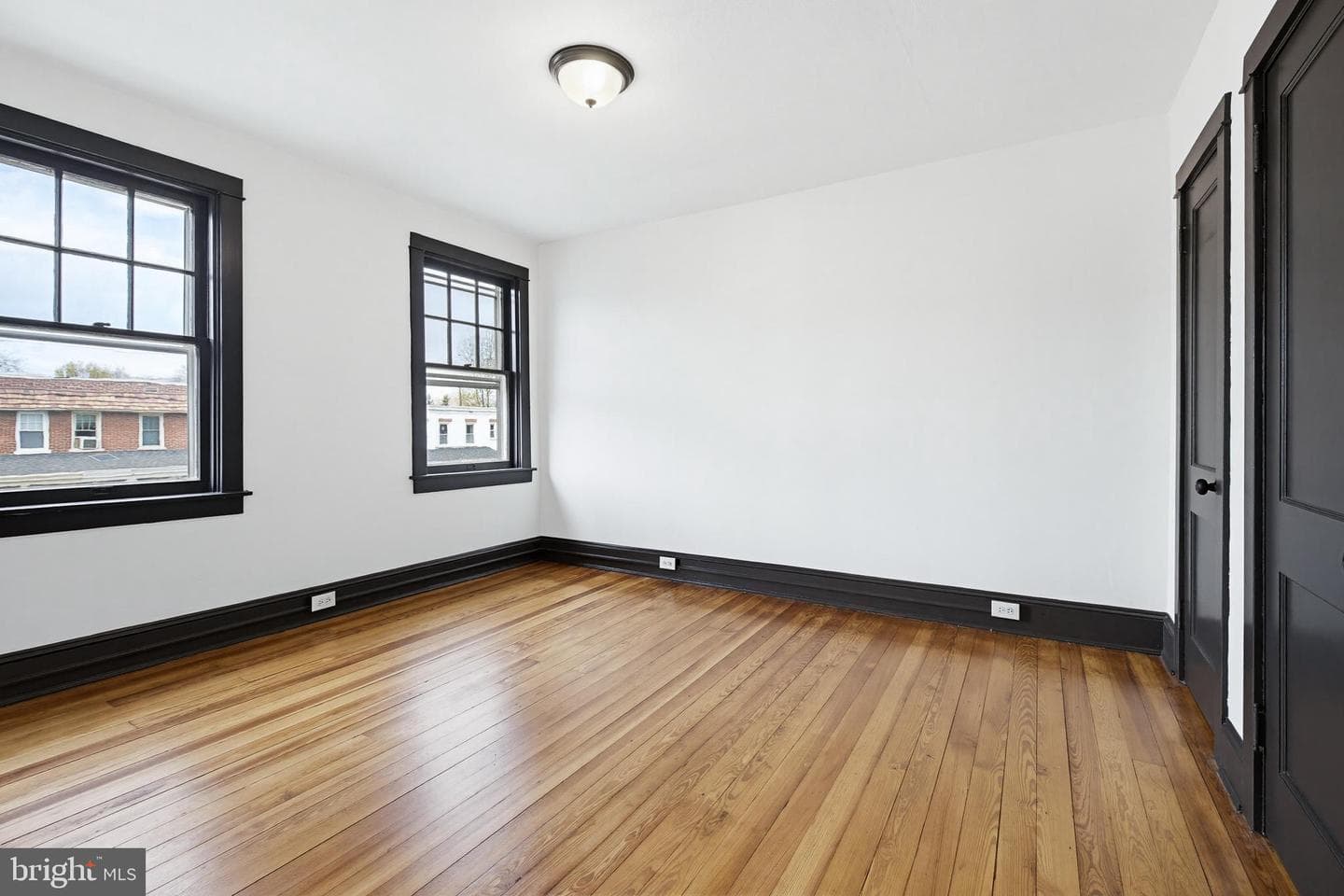 636 3rd St photo 26