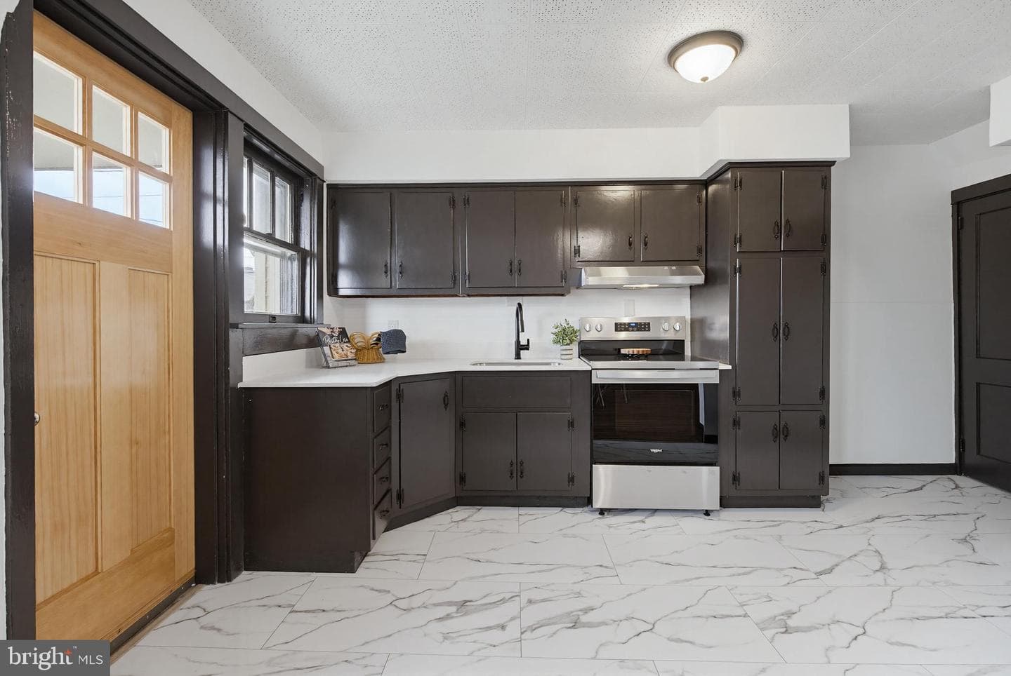 636 3rd St photo 3