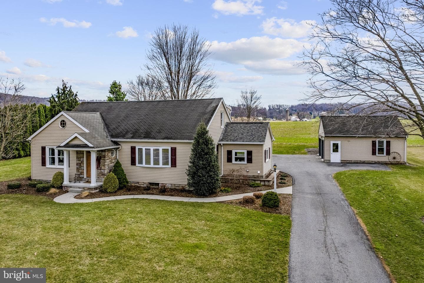 330 S Reamstown Road photo 1