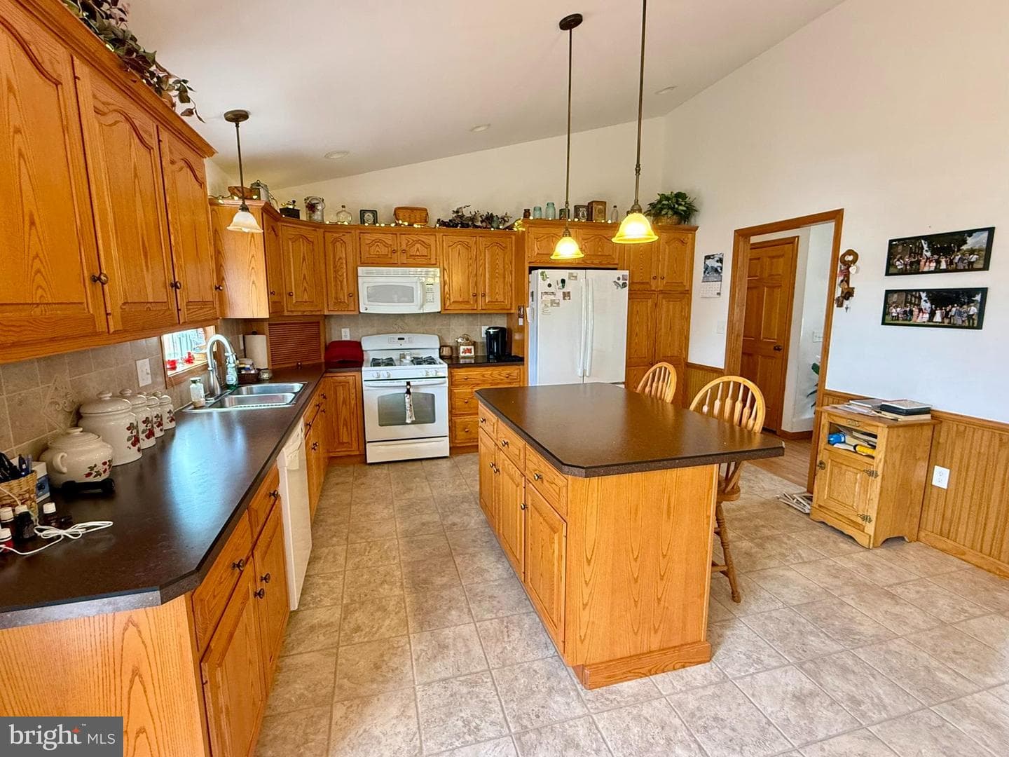 123 Center Avenue photo 12