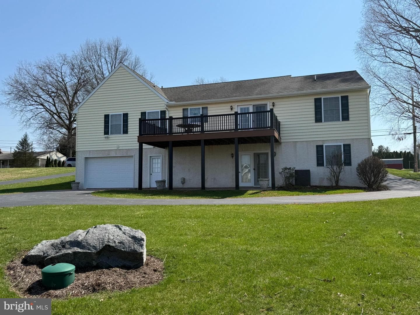 123 Center Avenue photo 6