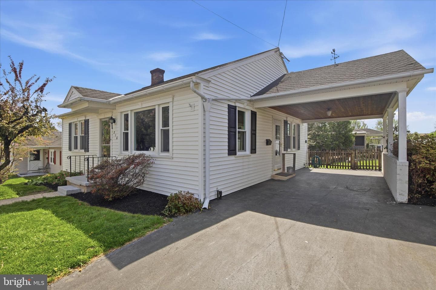 216 N Pitt Street photo 3