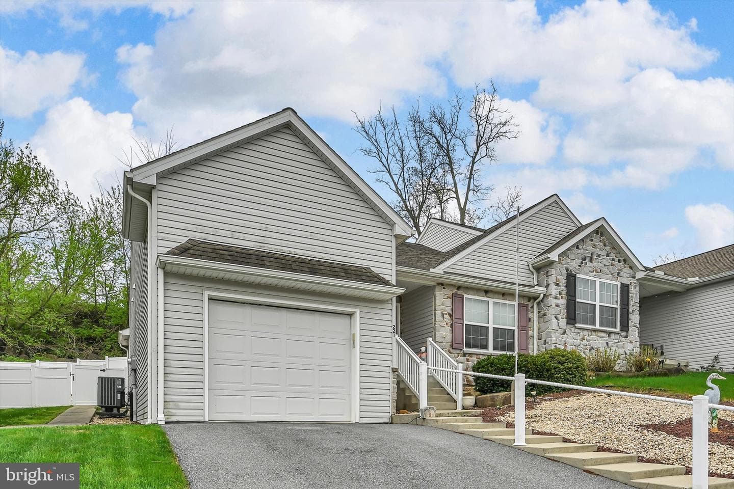 221 Red Fern Drive photo 3