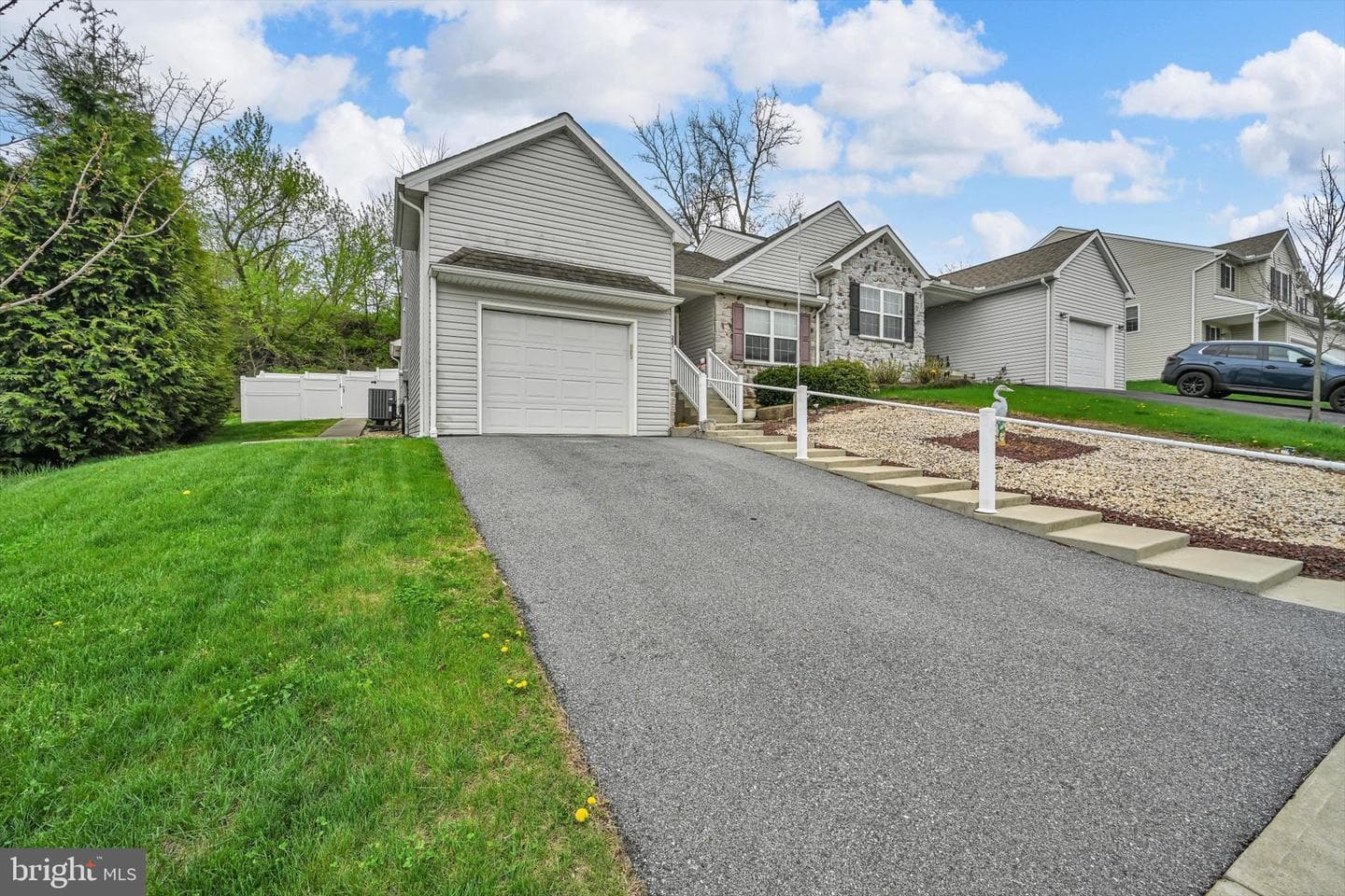 221 Red Fern Drive photo 4