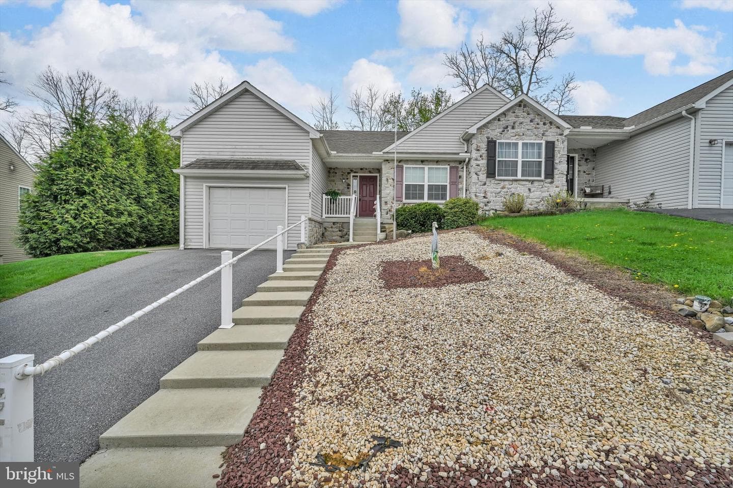 221 Red Fern Drive photo 5