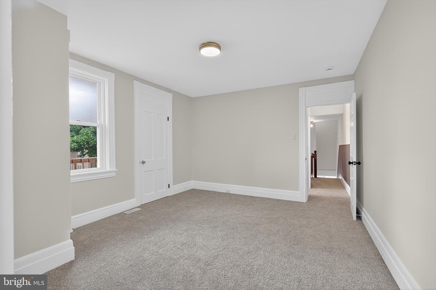 623 E Chestnut Street photo 34