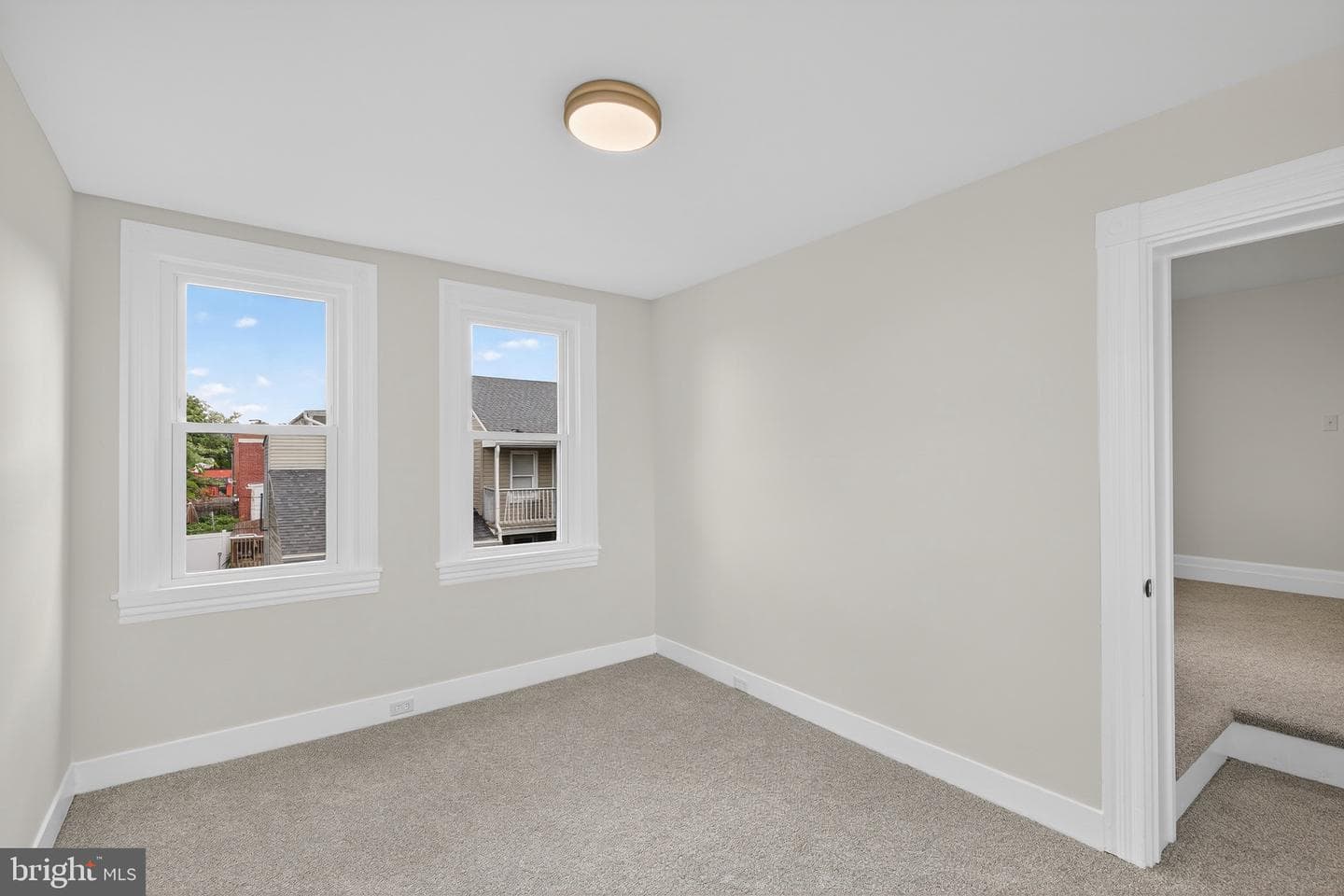 623 E Chestnut Street photo 36