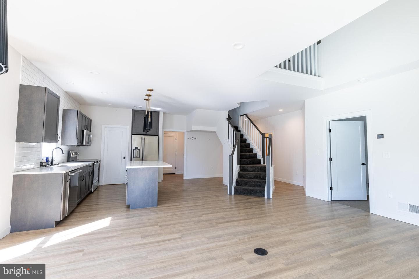 1404 Barrington Drive photo 24