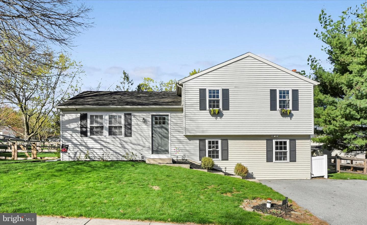 240 Birchwood Lane photo 2