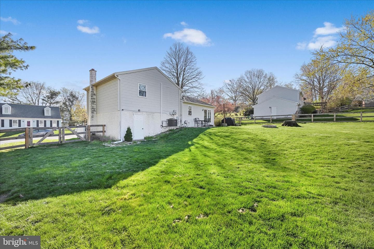 240 Birchwood Lane photo 33