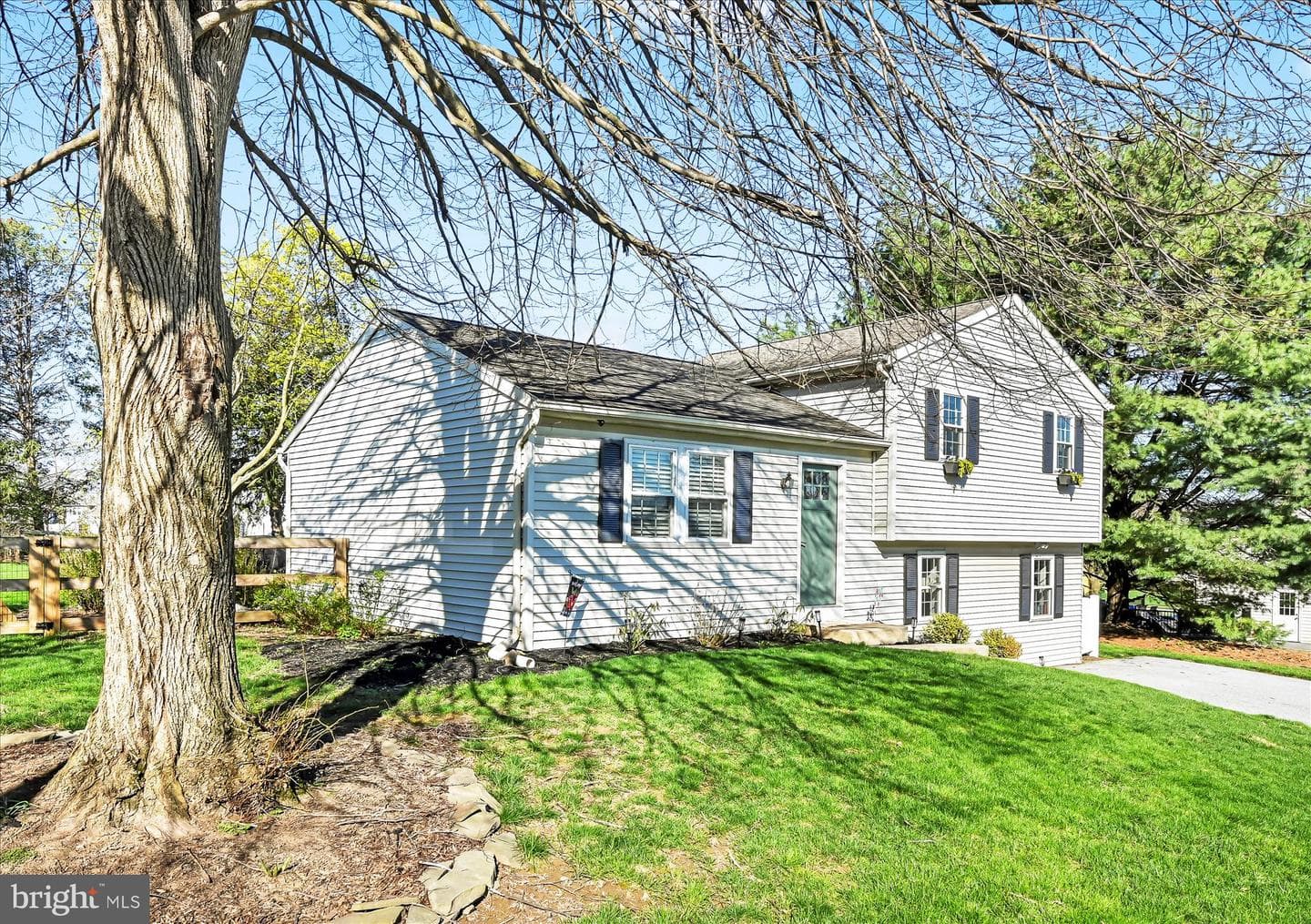 240 Birchwood Lane photo 4