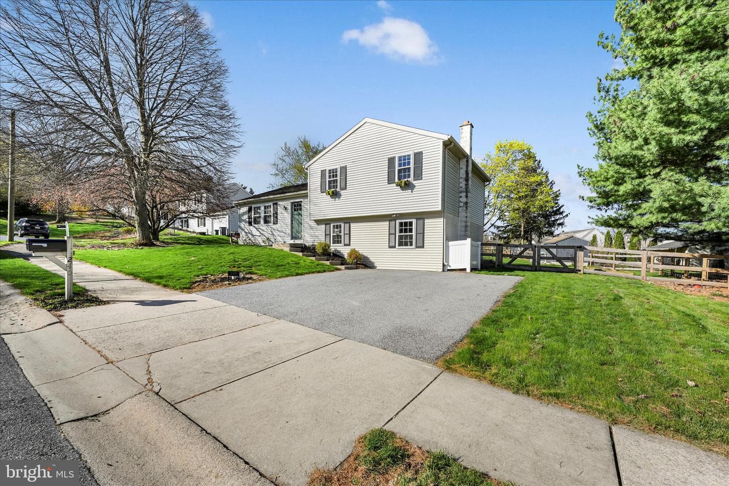 240 Birchwood Lane photo 5