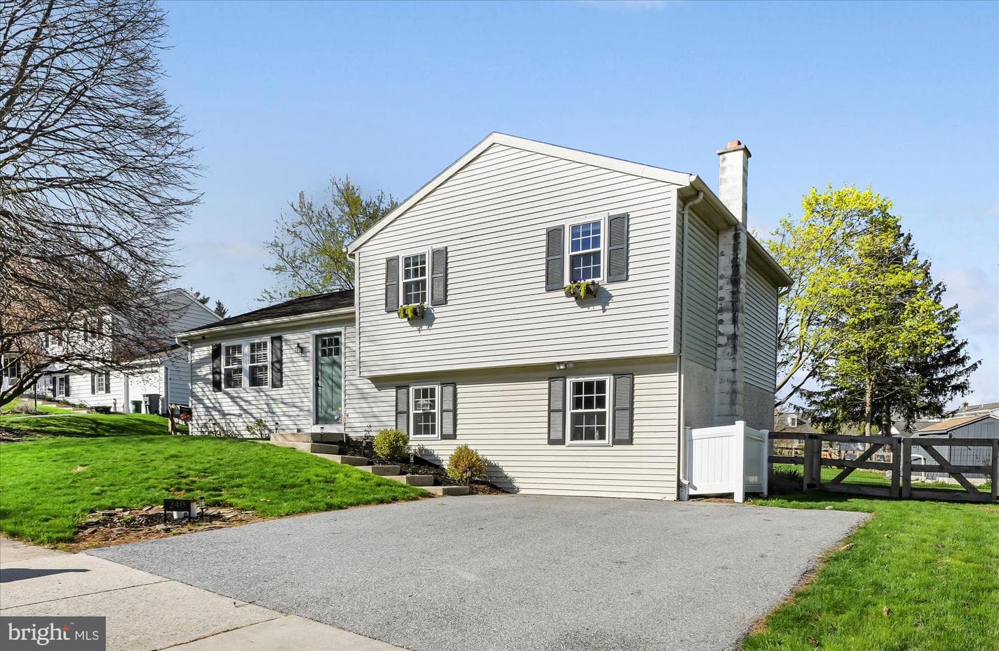 240 Birchwood Lane photo 6