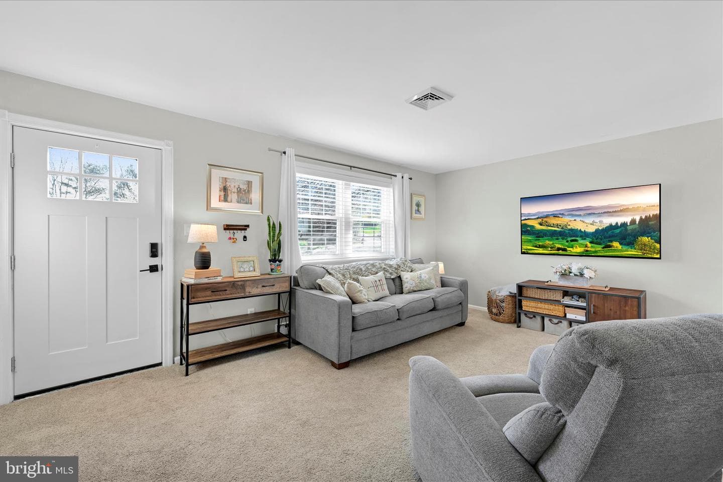 240 Birchwood Lane photo 8