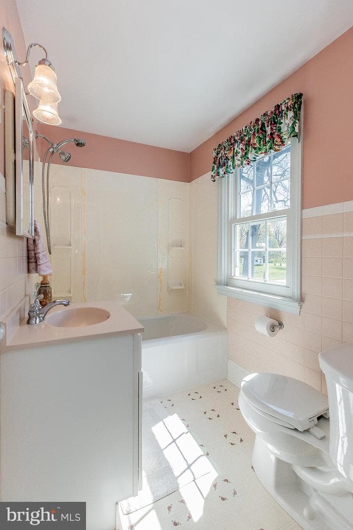 120 W Third Avenue photo 55
