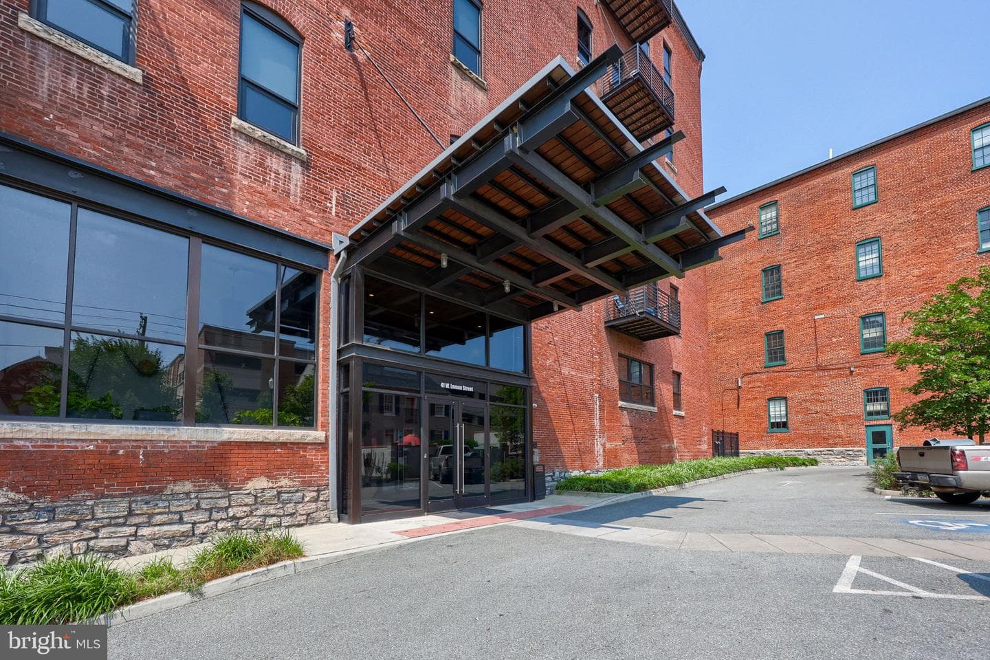 41 W Lemon Street #210 photo 3