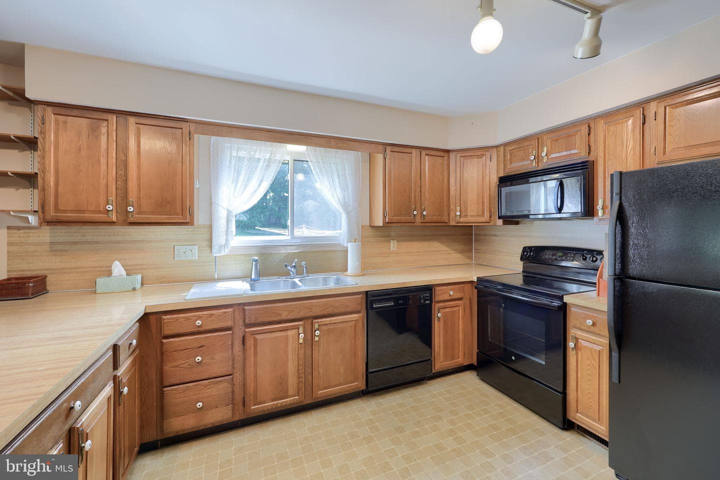 1037 Signal Hill Lane photo 3