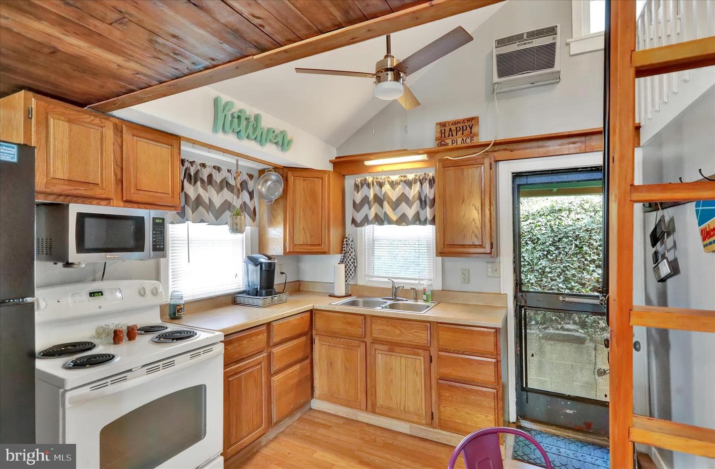 408 Circle Lane photo 8