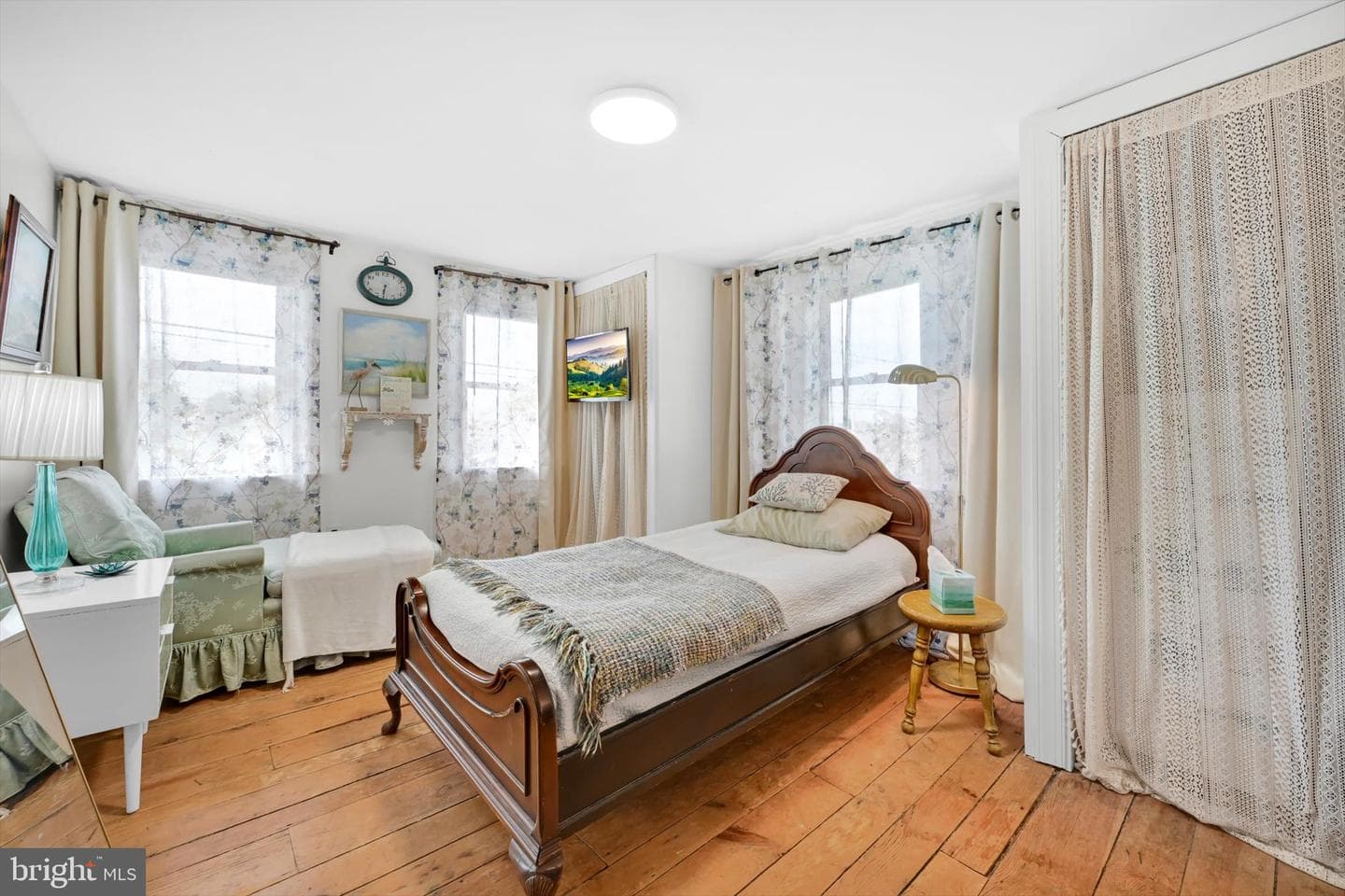 1523 Village Road photo 27