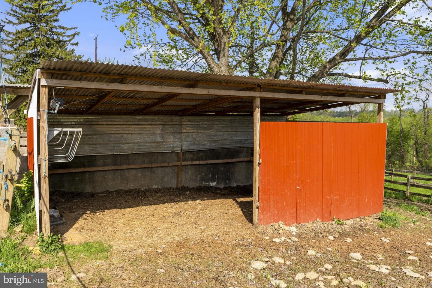 749 Hilldale Road photo 23