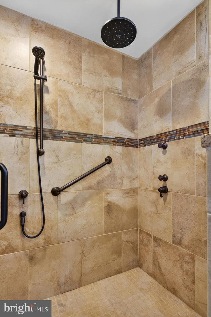 205 Cambridge Drive photo 32
