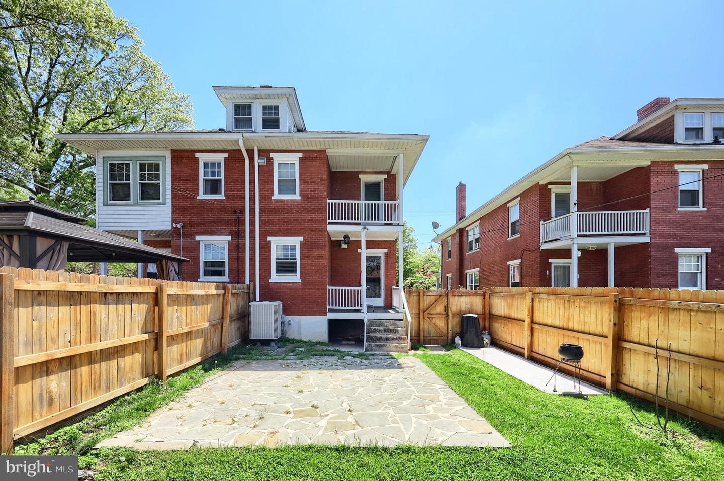 1057 Locust Street photo 8