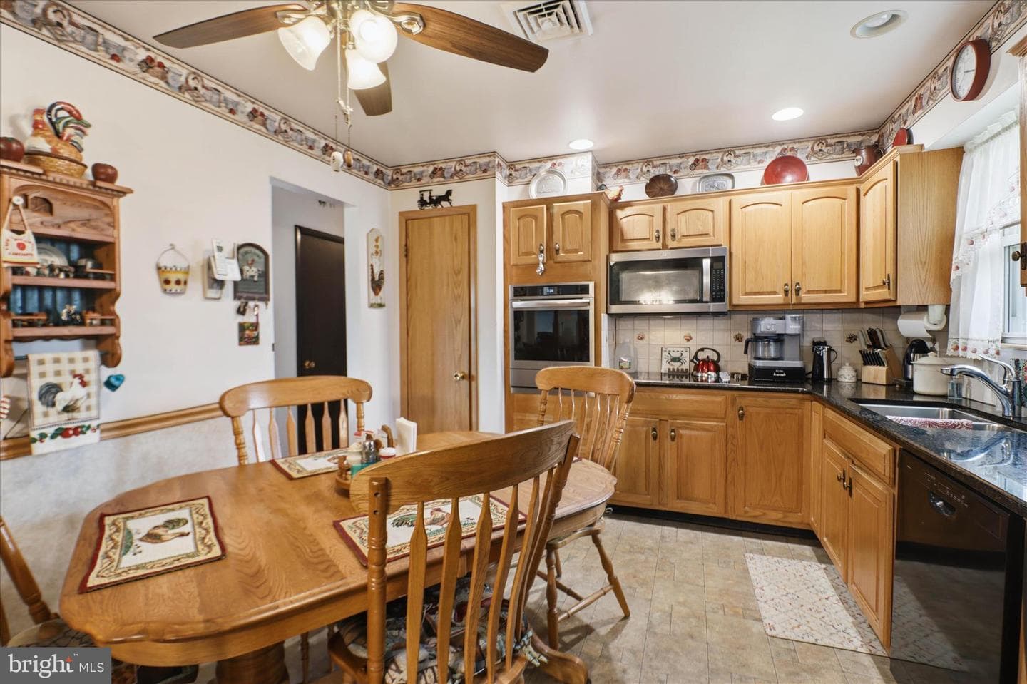 325 N Colebrook Road photo 18