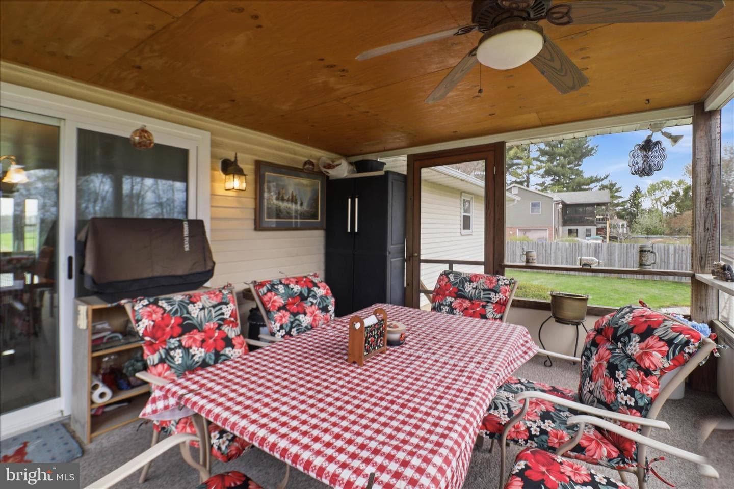 325 N Colebrook Road photo 47