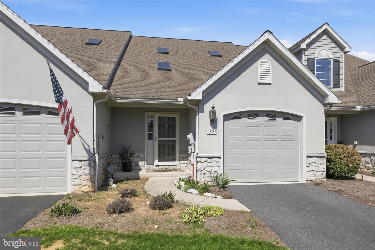1321 Fieldstone Drive photo 4