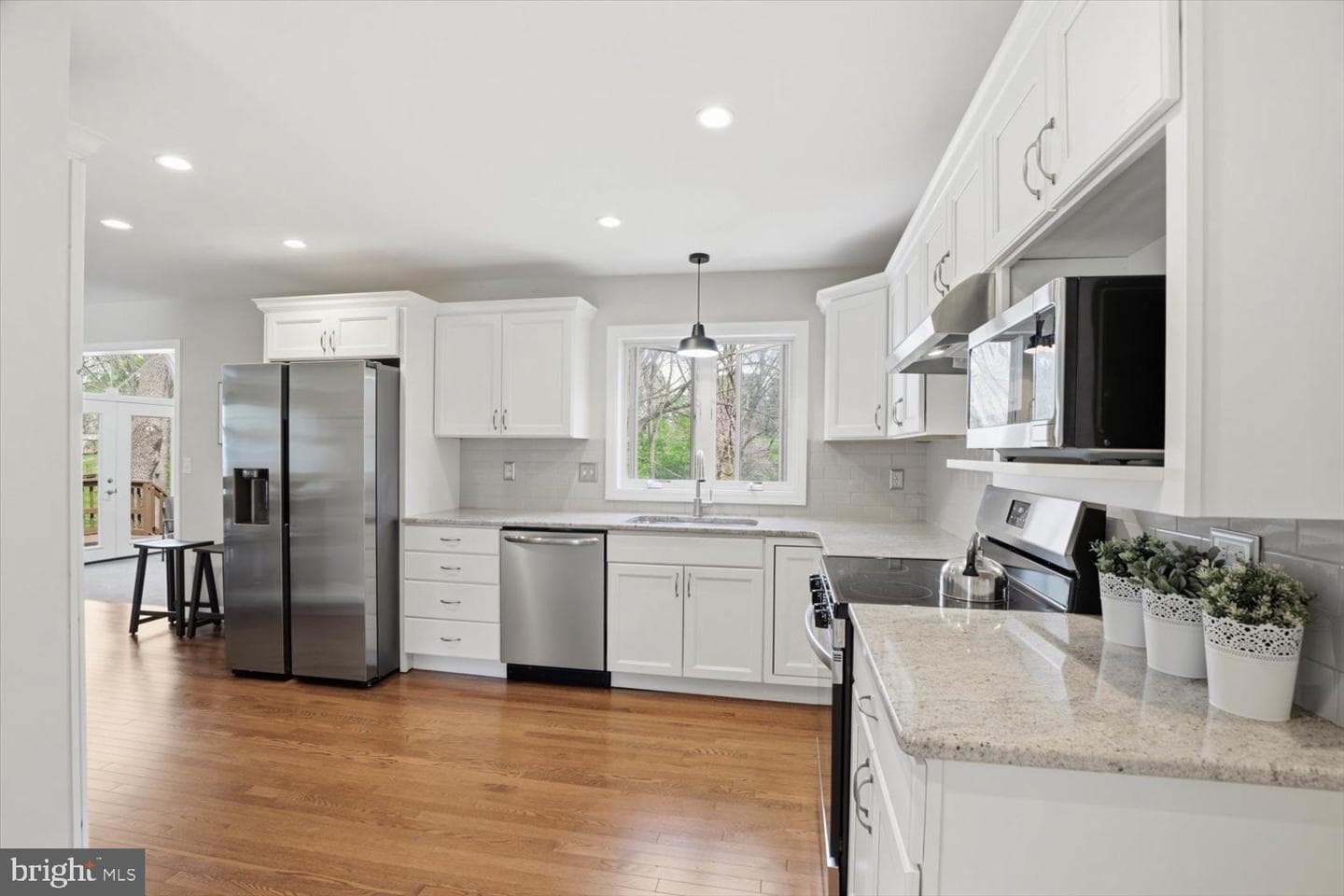 413 Glenbrook Court photo 10