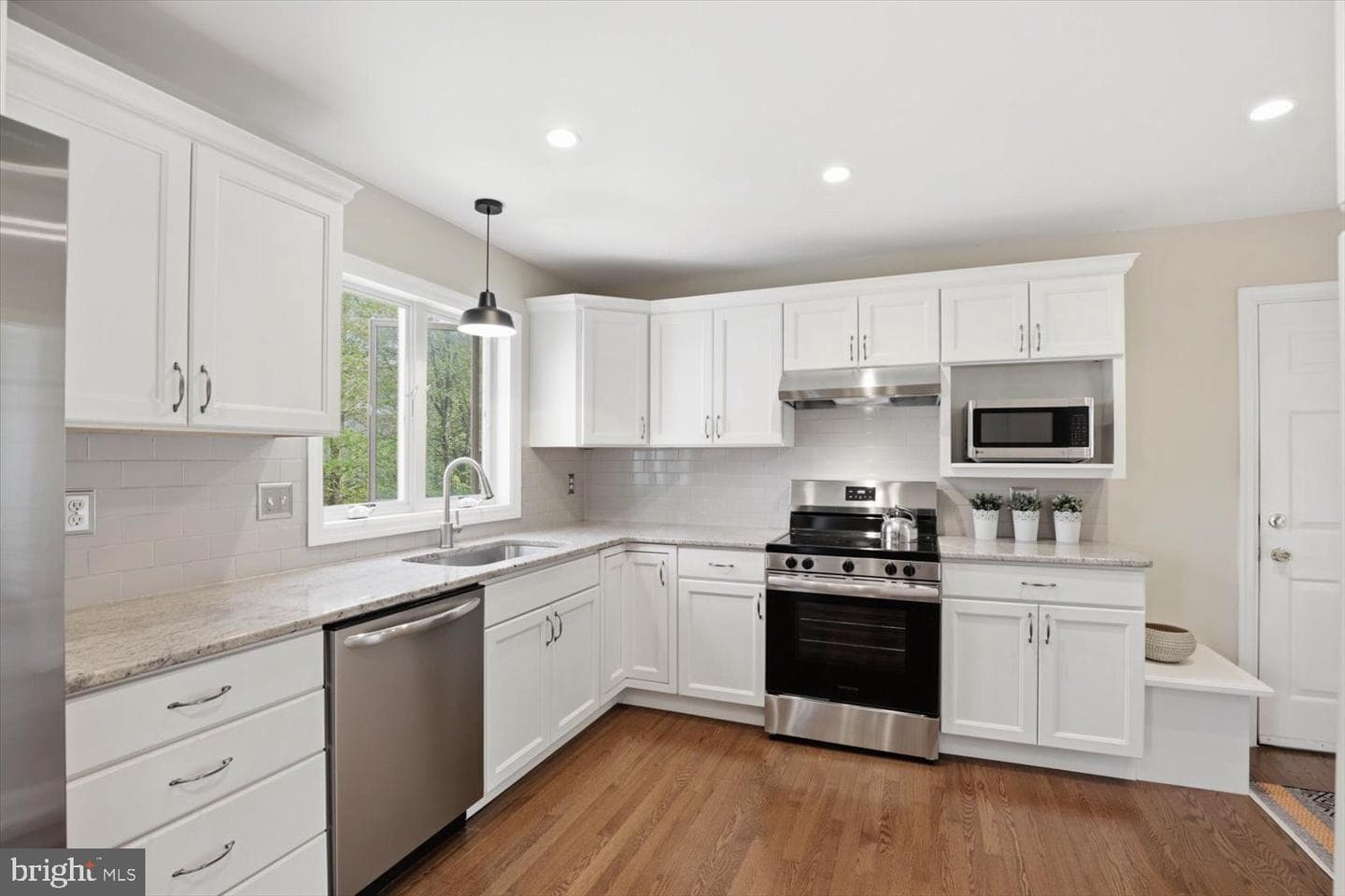 413 Glenbrook Court photo 11