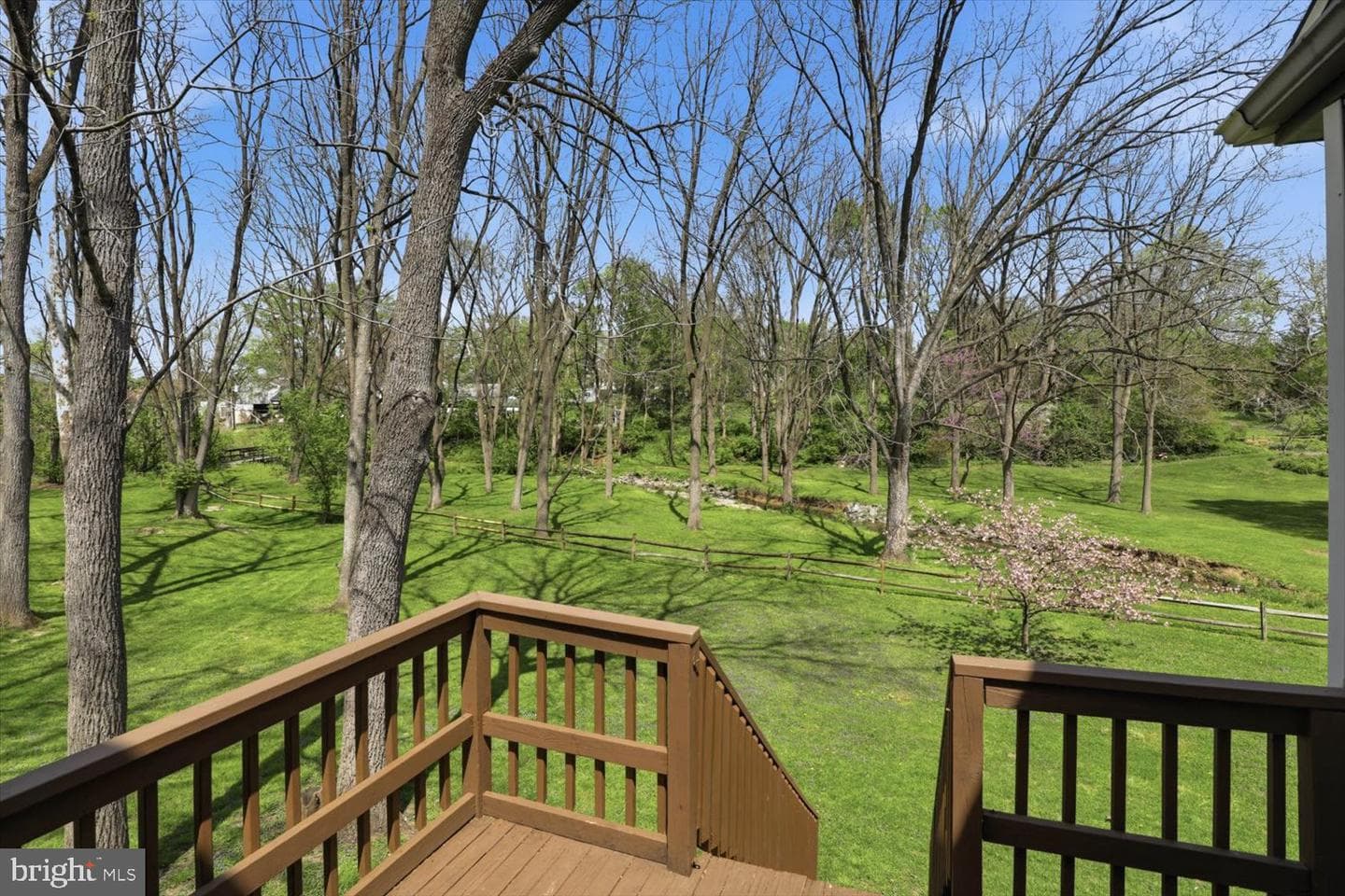 413 Glenbrook Court photo 16